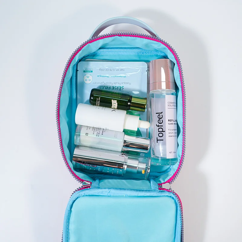 Détail de la grande trousse de maquillage