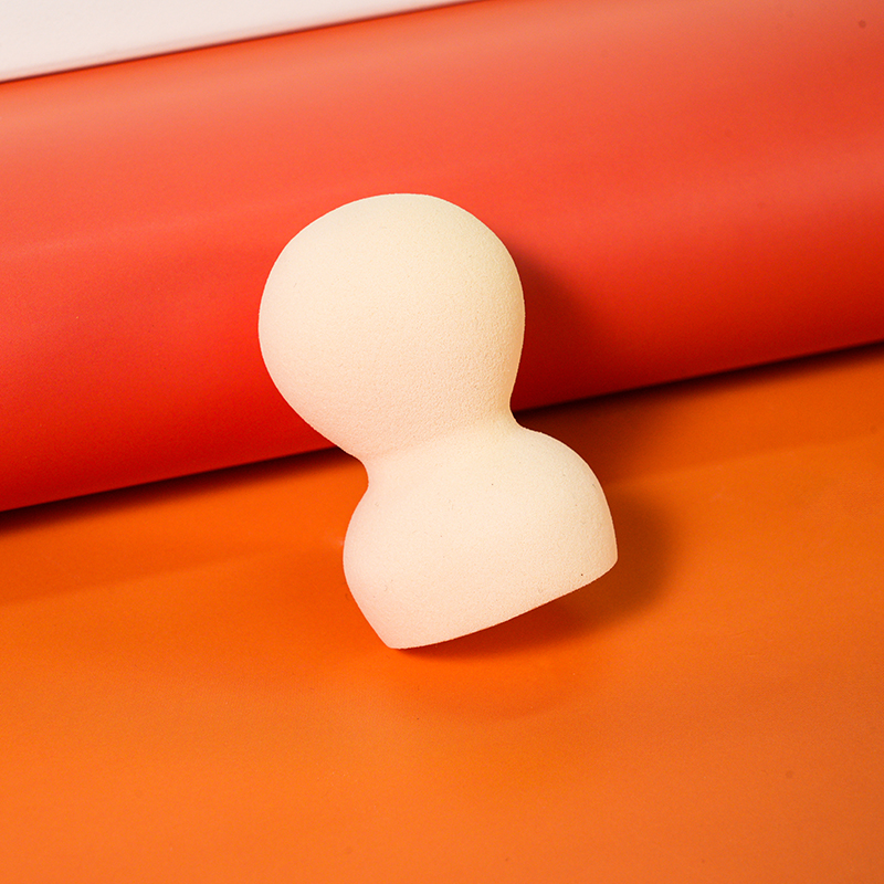 Производитель косметических инструментов – бьюти-блендер в форме штампа